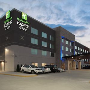 Holiday Inn Express & Suites Kingdom City By Ihg